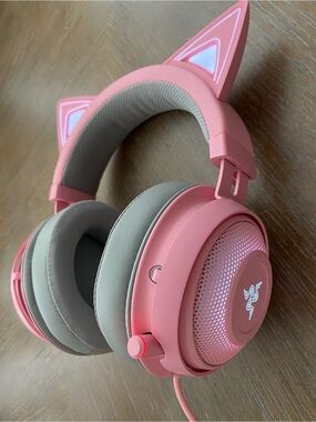 Razer Quartz Pink Kraken Kitty RGB Gaming Headset with Stream Reactive Lighting